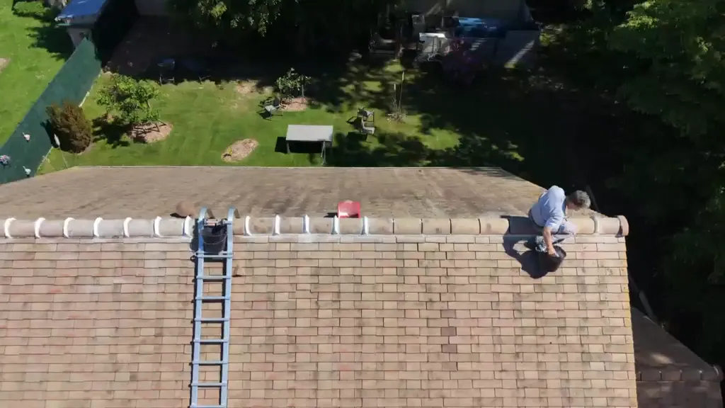 Vue aérienne par drone d'une toiture dans les Yvelines